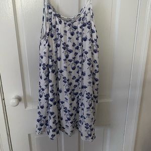 ‼️NWT‼️ Summery flowery dress in size L